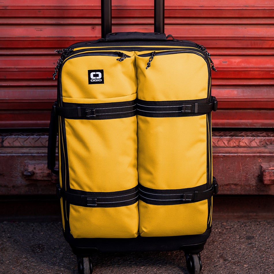 ogio-bags-travel-2019-alpha-core-convoy-522s-lifestyle-4