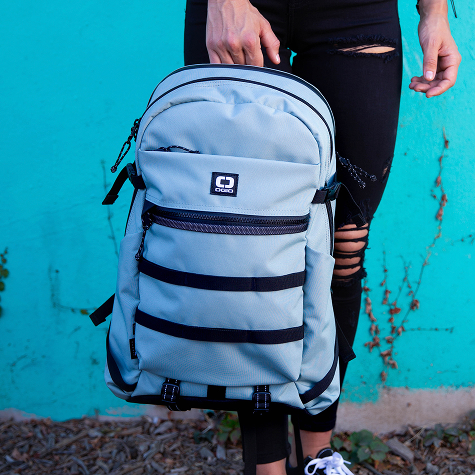 ogio-backpack2019-alpha-core-convoy-320-lifestyle-7