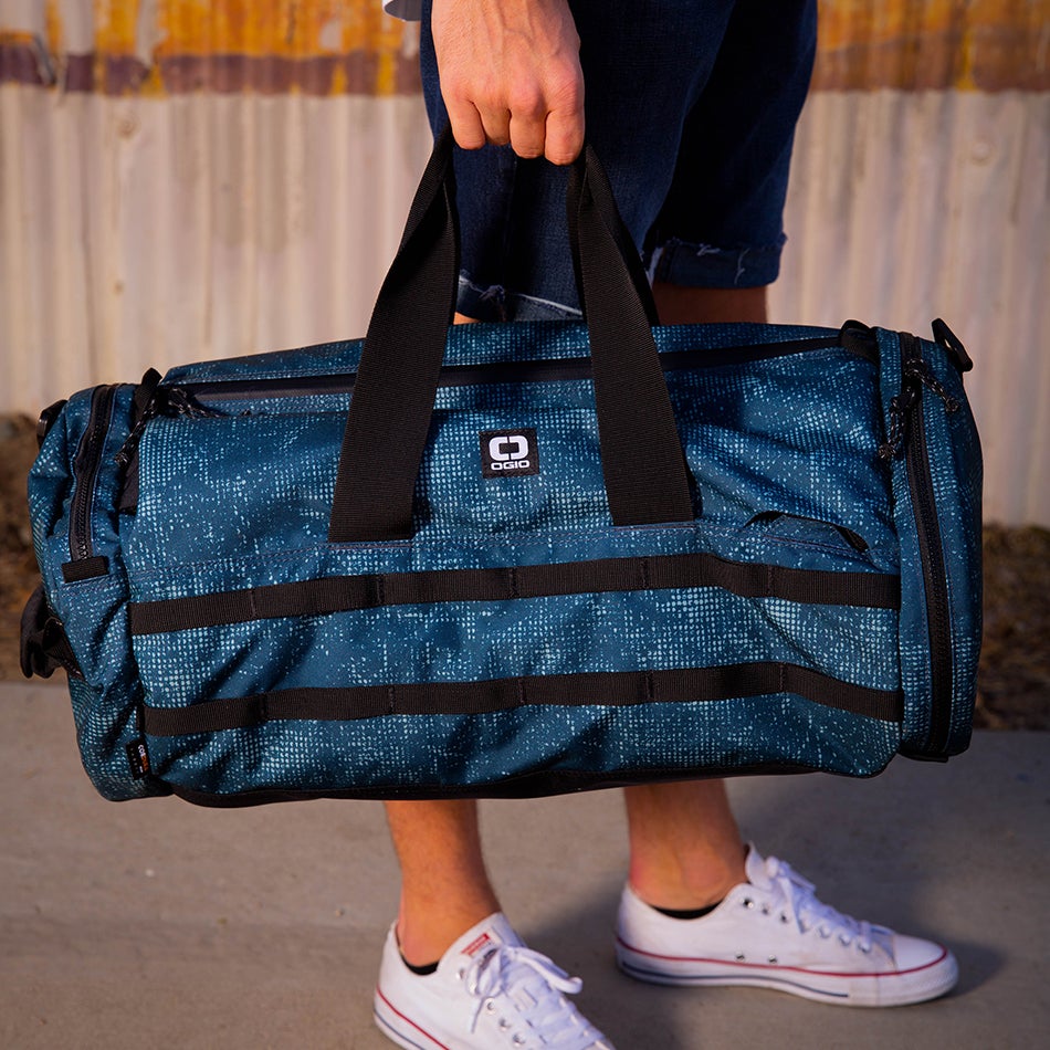 ogio-bags-duffel-2020-alpha-convoy-32-lifestyle-3